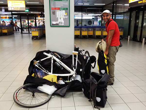 Rimontare le bici all'aeroporto di Amsterdam